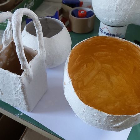 Bild enthält, Art, Handicraft, Pottery, Bread, Food, Porcelain, Candle