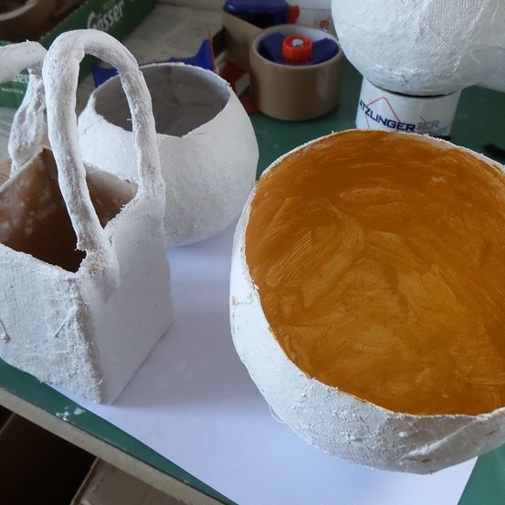 Bild enthält, Art, Handicraft, Pottery, Bread, Food, Porcelain, Candle