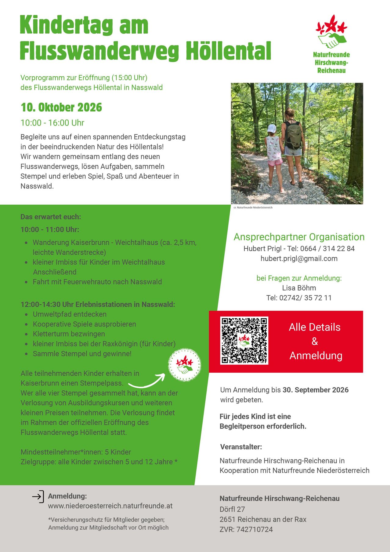 Kinderwandertag in Nasswald: Mutter mit Kind auf Flusswanderweg Höllental