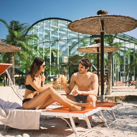 Bild enthält, Adult, Female, Person, Woman, Male, Man, Fun, Vacation, Sunbathing, Face