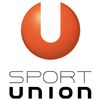 Das Logo von Sport Union zeigt ein orangefarbenes kreisförmiges 'U' mit glänzendem Finish auf weißem Hintergrund. Darunter steht das Wort 'SPORT' in Großbuchstaben, gefolgt von 'UNION', ebenfalls in Großbuchstaben.