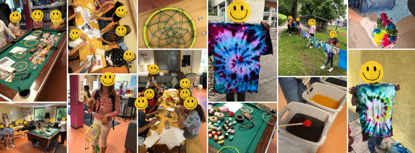 Eine Collage von Bildern zeigt Kinder bei verschiedenen Aktivitäten. Ein Bild zeigt ein Kind, das ein Batik-T-Shirt hält. Ein weiteres zeigt ein Kind, das ein Spinnennetz bastelt. Ein drittes zeigt Kinder, die auf einem Rasen spielen. Ein viertes zeigt ein Kind, das an einem Projekt arbeitet.