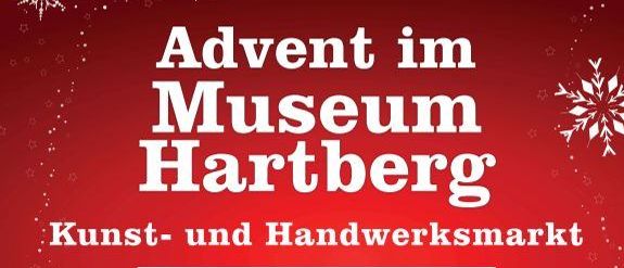 Ein Werbeplakat fur Advent im Museum Hartberg zeigt einen Weihnachtsmarkt vom 28. Nov. bis 21. Dez. 2025. Die Offnungszeiten variieren je nach Tag.