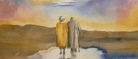 Eine Aquarellmalerei zeigt zwei ältere Figuren, die auf einer reflektierenden Oberfläche unter einem lebhaften Sonnenuntergang stehen. Der Himmel ist eine Mischung aus Blau-, Orange- und Rosatönen, mit einem Vollmond in der Ferne.