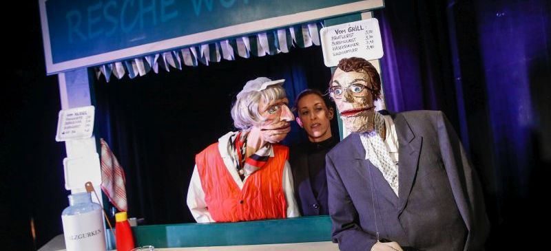 Bild enthält, People, Person, Blazer, Jacket, Costume, Adult, Male, Man, Female, Woman