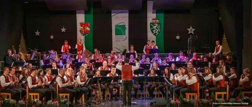 Bild enthält, Group Performance, Person, People, Leisure Activities, Music, Musical Instrument, Musician, Performer