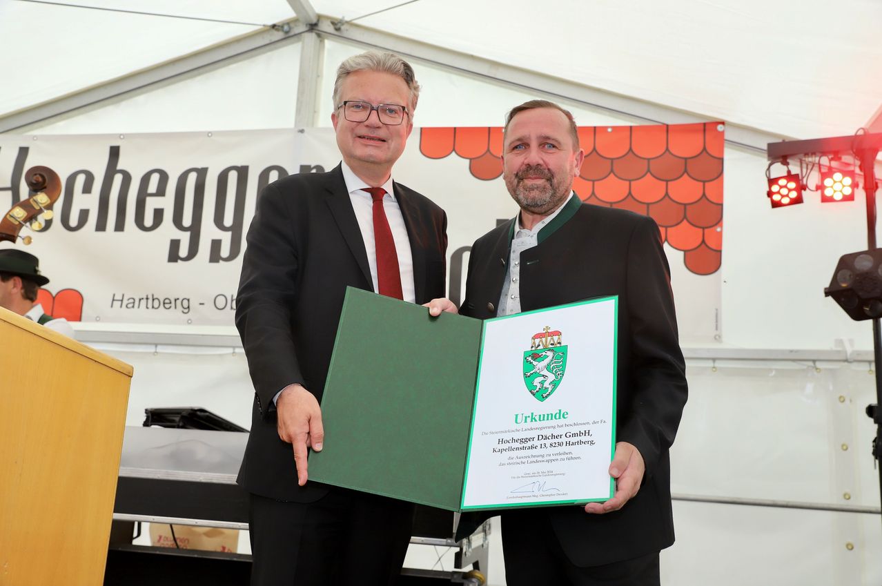 Bild enthält, Tie, Crowd, Person, Glasses, Adult, Male, Man, Hat, People, Audience