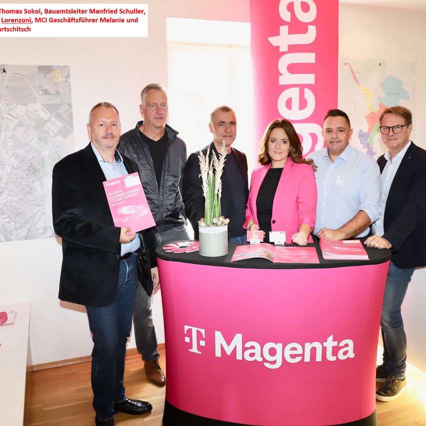 Bild enthält, Adult, Female, Person, Woman, Male, Man, Coat, Jeans, Bride, Table