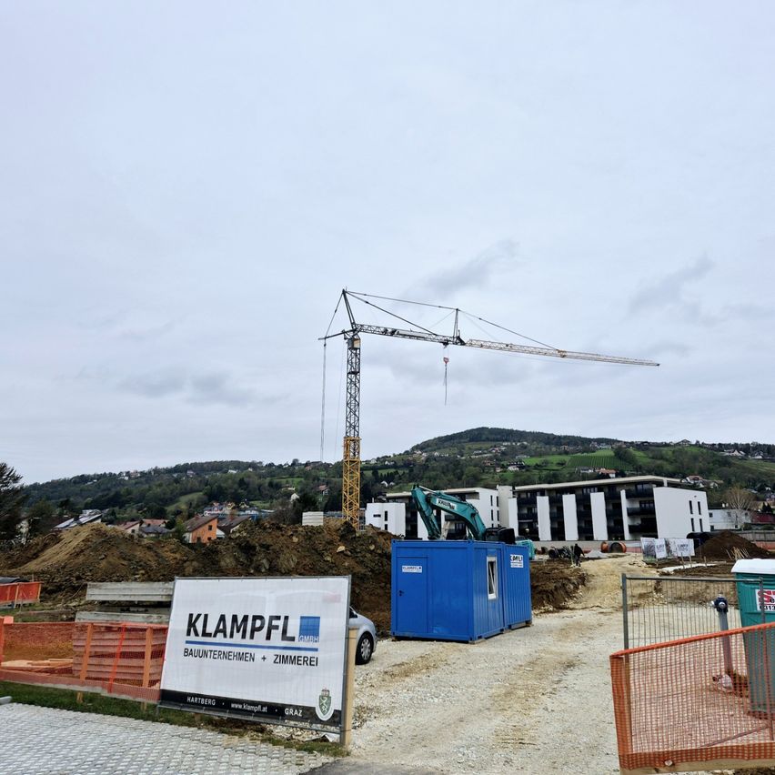 Bild enthält, Construction, Construction Crane, Machine, Wheel, Car, Transportation, Vehicle, Person