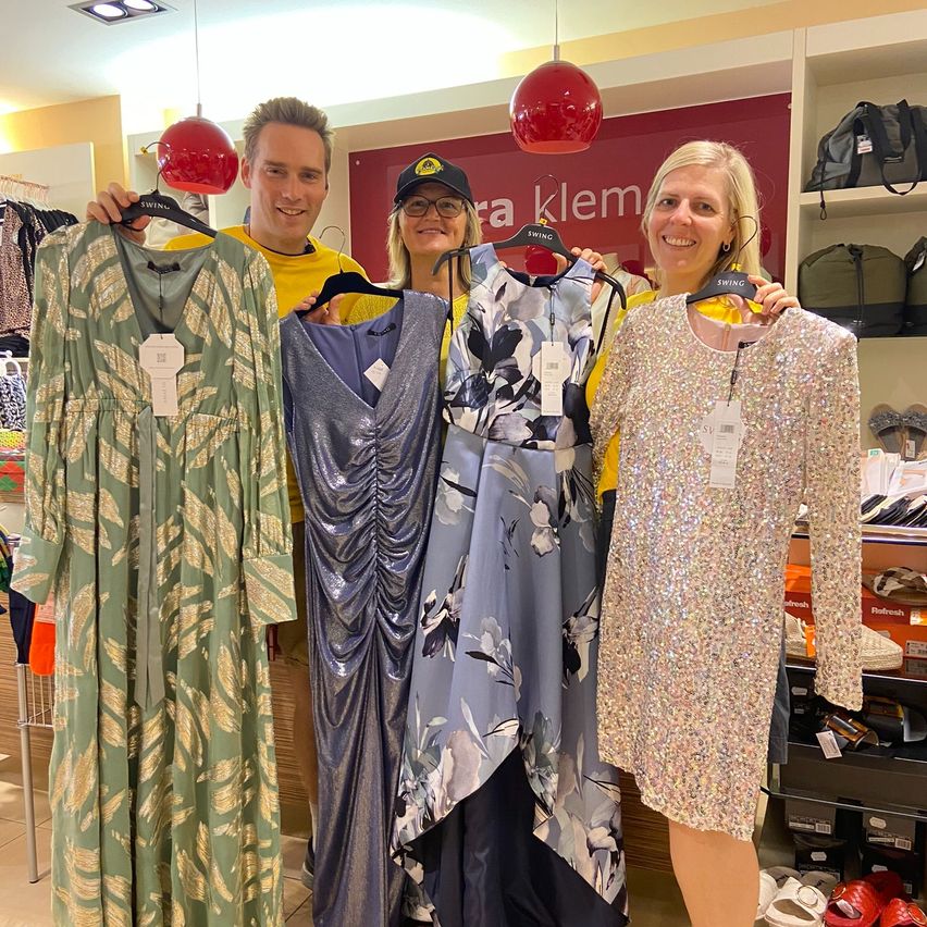 Bild enthält, Adult, Female, Person, Woman, Face, Lady, Accessories, Glasses, Shoe, Mannequin