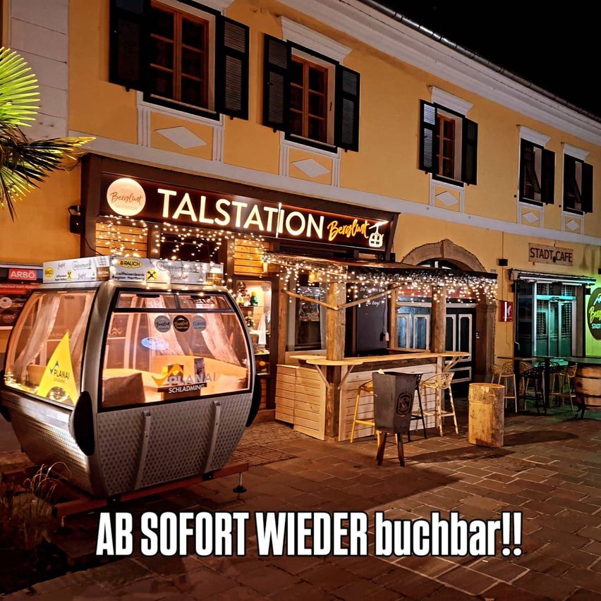 Bild enthält, Urban, City, Indoors, Restaurant, Cafeteria, Lighting, Shop