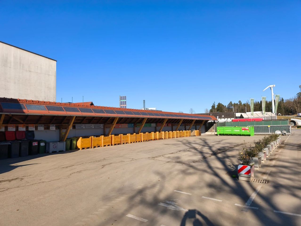 Bild enthält, Terminal, Road