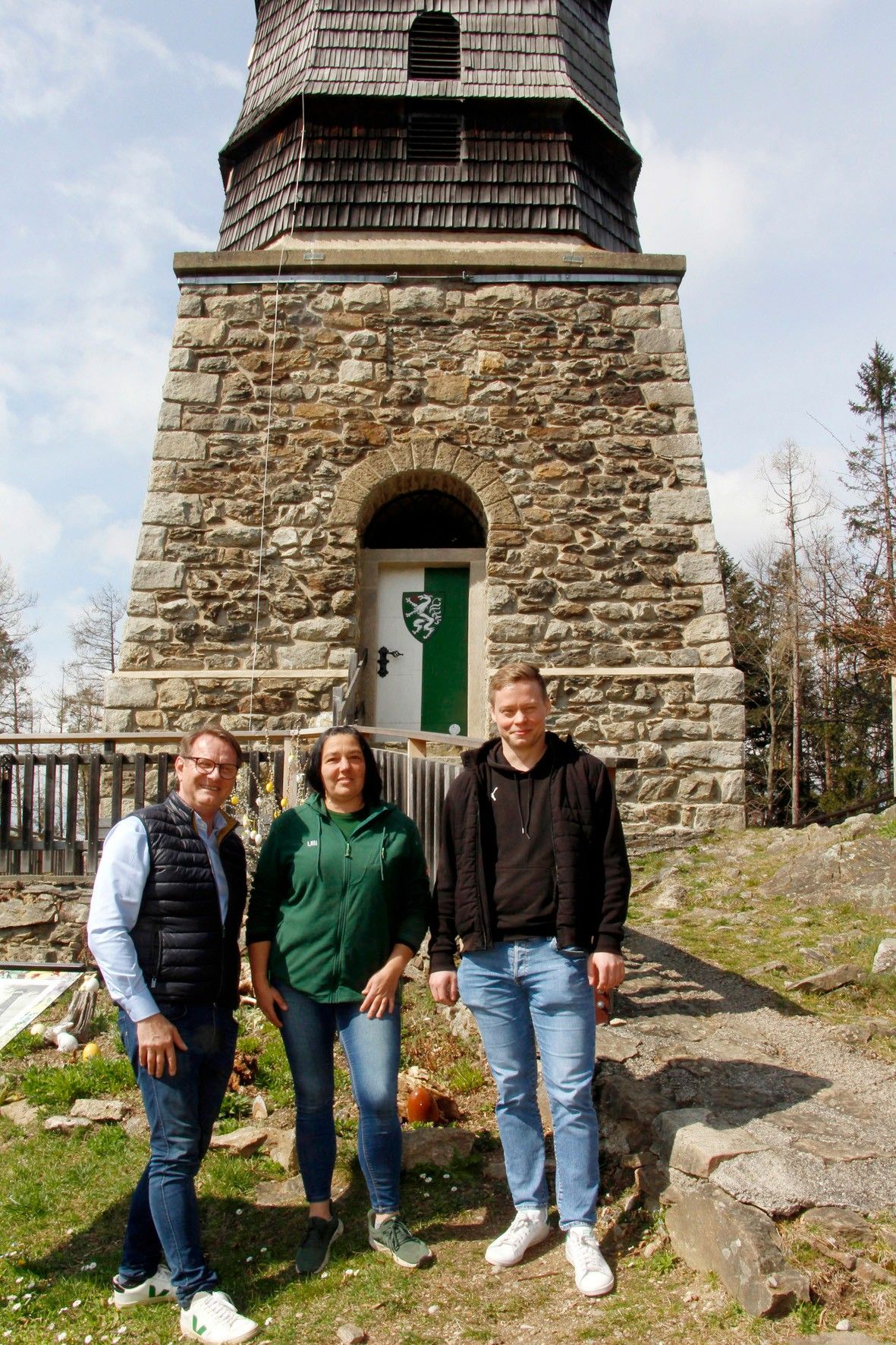 Bild enthält, Pants, Jeans, Jacket, Adult, Male, Man, Person, Shoe, Portrait, People