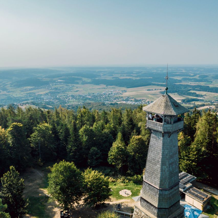 Bild enthält, Plant, Tree, Fir, Vegetation, Tower, Outdoors, Scenery, Woodland, Conifer, Spruce