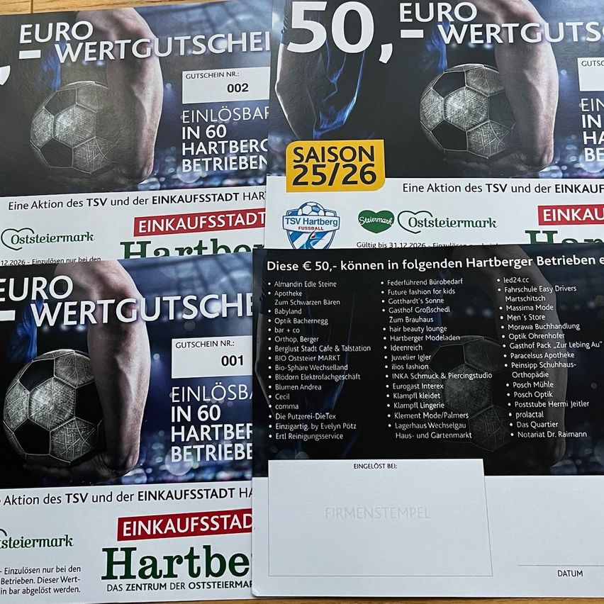 Eine Sammlung von Gutscheinen für verschiedene Unternehmen in Hartberg, Österreich. Die Gutscheine können in 60 Geschäften in der Region eingelöst werden. Jeder Gutschein ist 50 Euro wert.