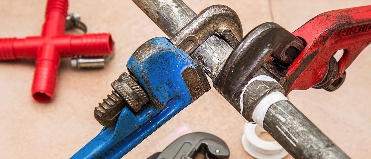 Bild enthält, Person, Plumbing