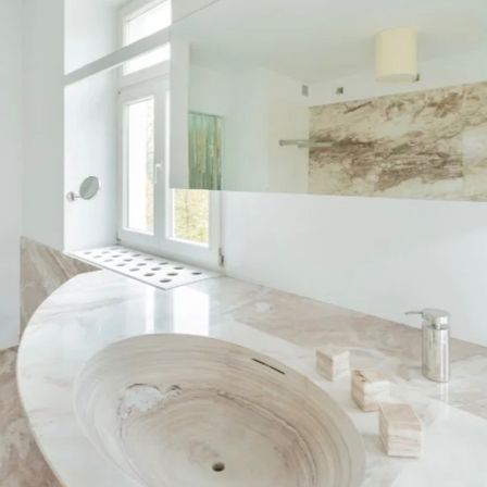 Bild enthält, Basin, Indoors, Interior Design, Bathing