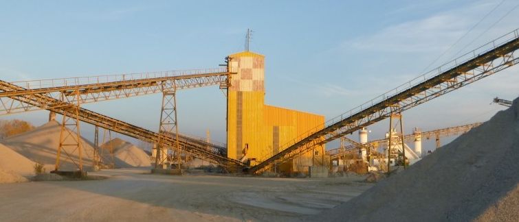 Bild enthält, Nature, Outdoors, Scenery, Mining, Construction, City, Architecture, Building, Factory