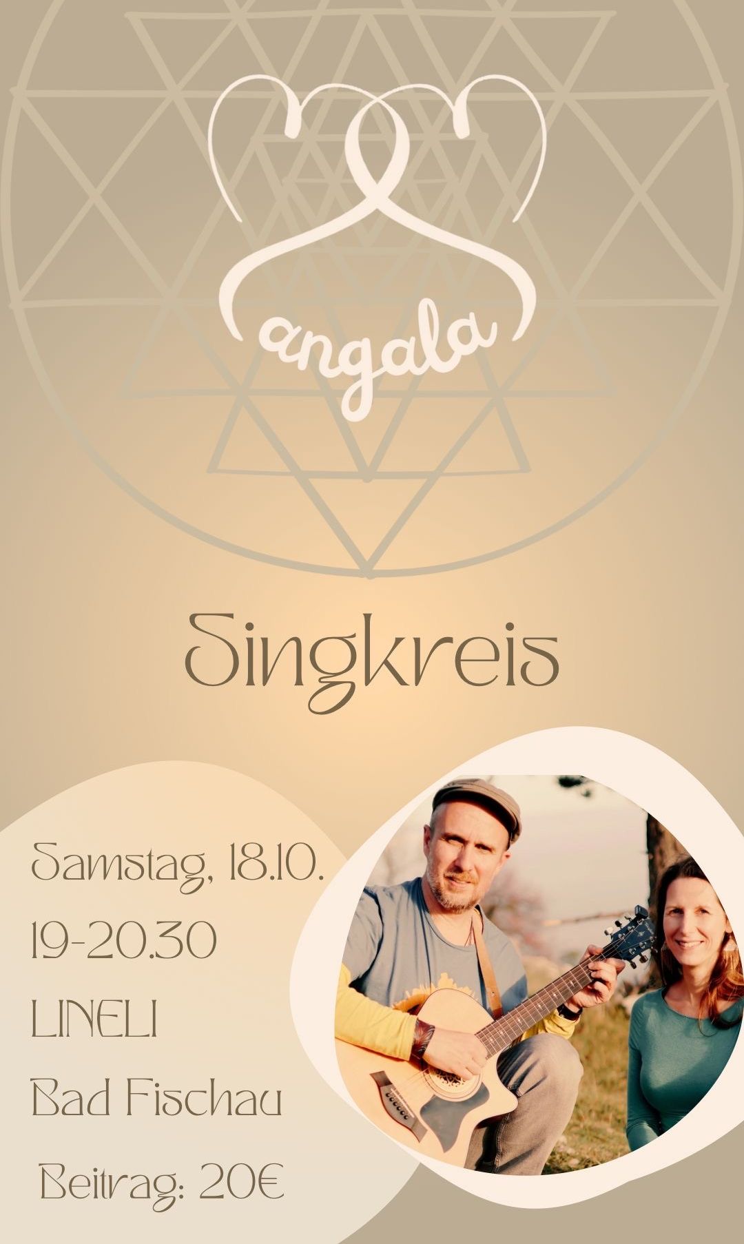 Plakat für eine Veranstaltung mit dem Titel 'Singkreis' von Angela. Es zeigt einen Mann, der Gitarre spielt, und eine lächelnde Frau. Die Veranstaltung findet am Samstag, den 18. Oktober, von 19 bis 20:30 Uhr statt.