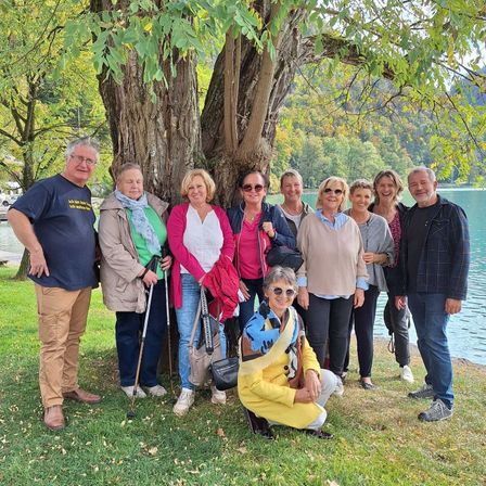 Bild enthält, Tree, Grass, Park, People, Person, Photography, Portrait, Pants, Vegetation, Man
