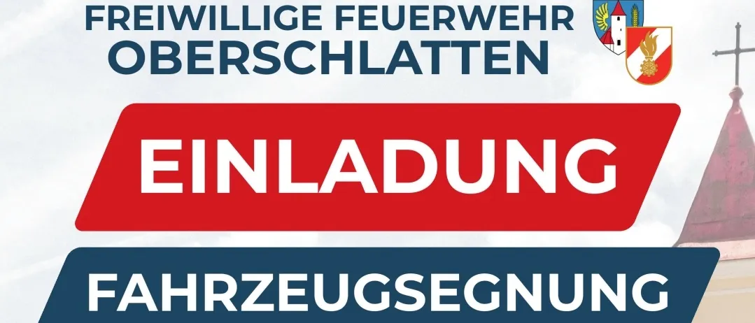 Ein roter und weißer Feuerwehrwagen wird vor einem Gebäude mit den Worten 'Einladung Fahrzeugsegnung' und dem Datum 15. August 2026 gezeigt.