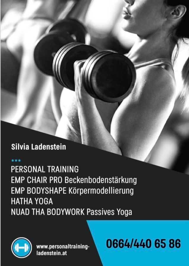 Schwarz-Weiß-Bild einer Frau, die mit Hanteln trainiert. Der Text 'Silvia Ladenstein' mit verschiedenen Fitnessdienstleistungen darunter. Die Kontaktnummer lautet 0664/440 65 86.
