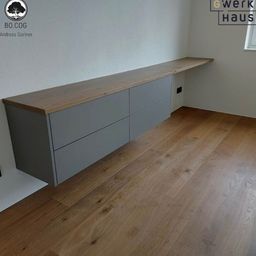 Bild enthält, Furniture, Sideboard, Wood, Indoors, Interior Design, Hardwood, Floor, Table, Flooring, Cabinet