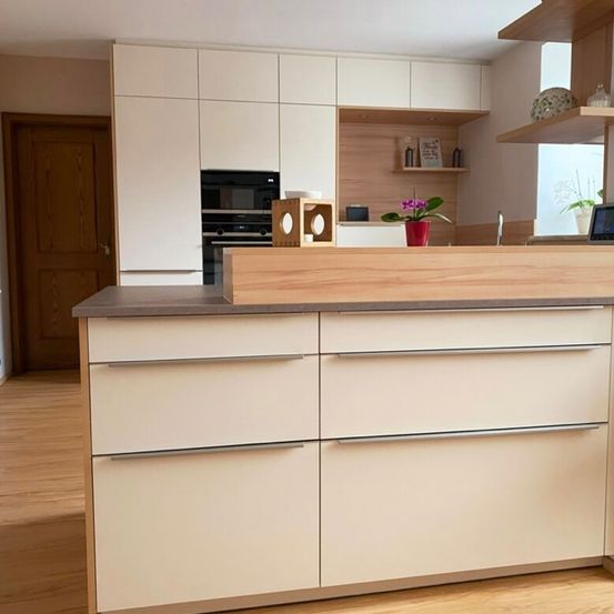 Bild enthält, Indoors, Interior Design, Furniture, Kitchen