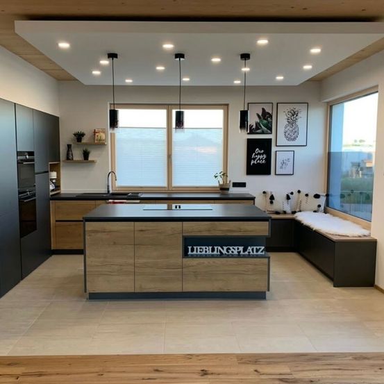 Bild enthält, Indoors, Interior Design, Kitchen, Floor, Home Decor, Kitchen Island