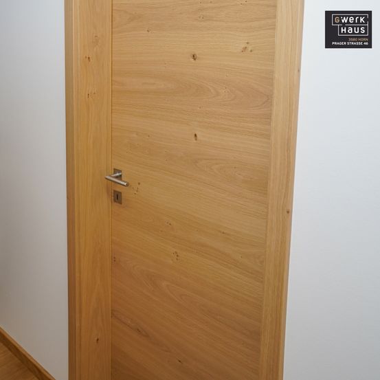Bild enthält, Indoors, Interior Design, Door, Plywood, Wood, Wood Panels