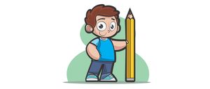 Ein junger Junge steht neben einem Bleistift, hält ihn mit beiden Händen, trägt ein blaues Hemd und blaue Hose und schaut nach vorne.