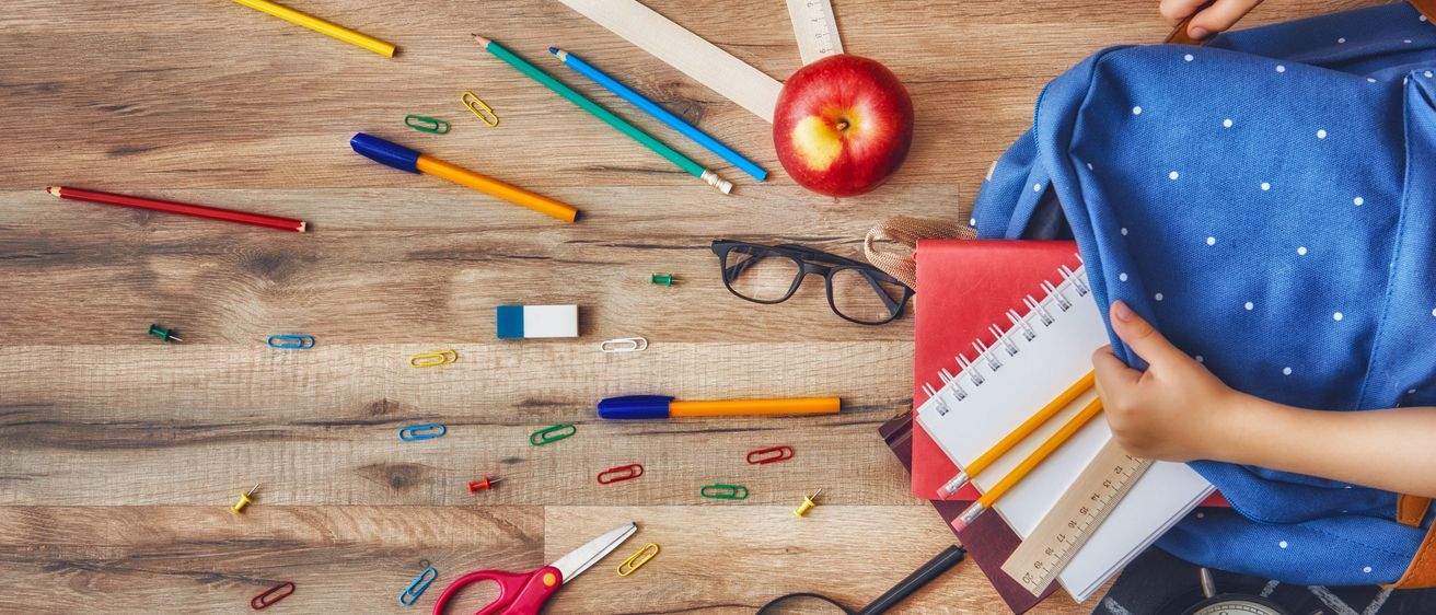 Bild enthält, Device, Screwdriver, Tool, Person, Apple, Food, Fruit, Plant, Produce, Wristwatch