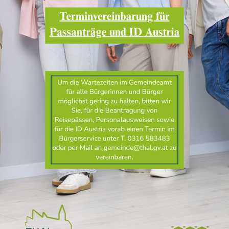 Eine Anzeige für Terminvereinbarungen für Passanträge und ID Austria, mit einer Gruppe von Menschen im Hintergrund. Der Text lädt Bürger ein, Termine für Passanträge, Personalausweise und ID Austria per Telefon oder E-Mail zu buchen.