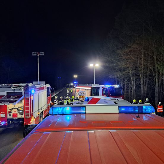 Schwerer Verkehrsunfall mit einer verletzten Person auf der B54 im März 2024