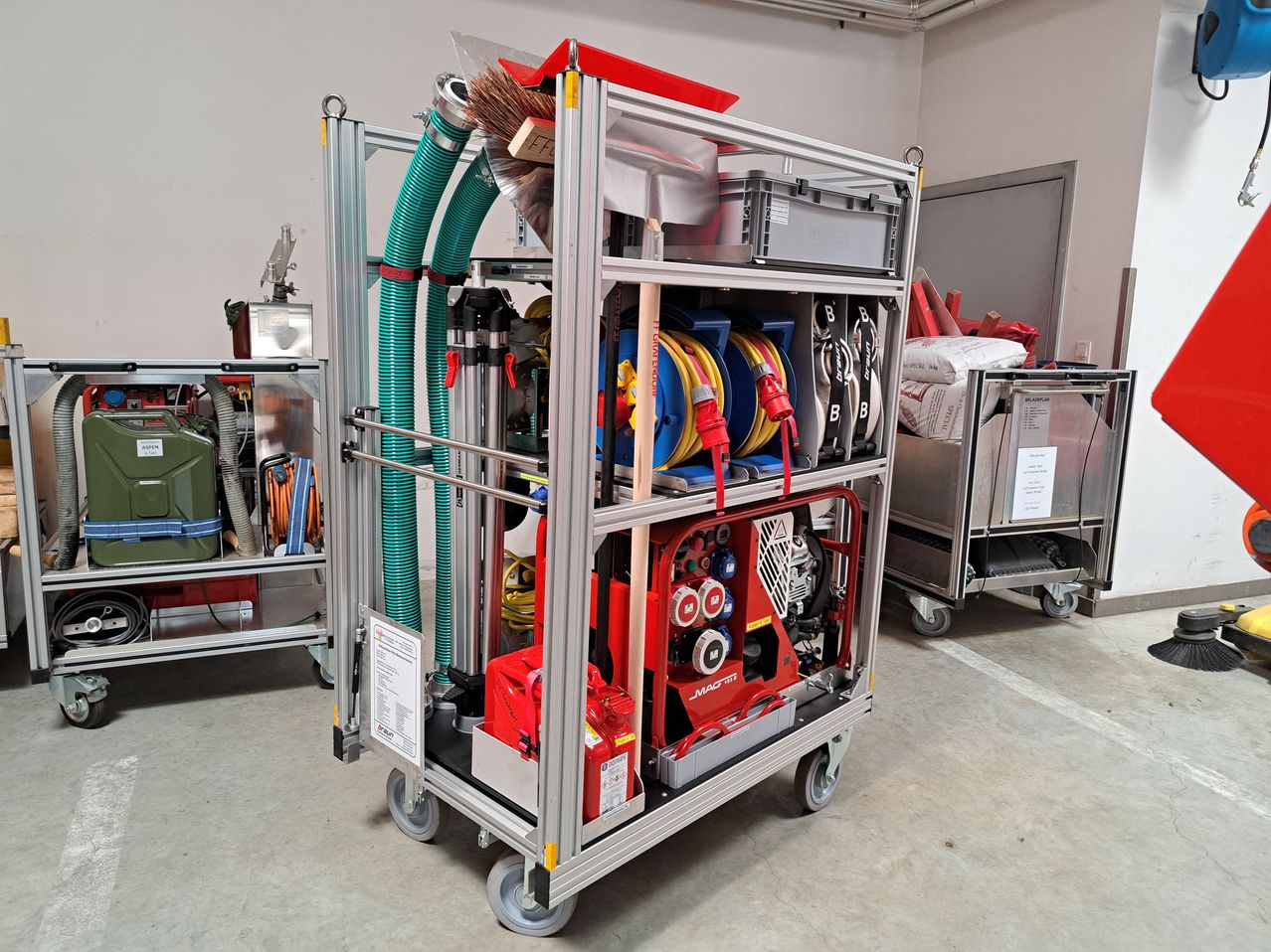 Bild enthält, Furniture, Indoors, Head, Person