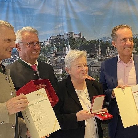 Bild enthält, Blazer, Coat, Jacket, People, Person, Adult, Male, Man, Portrait, Woman