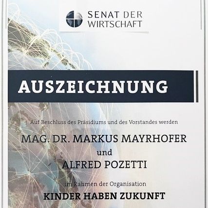 Bild enthält, Advertisement, Poster, Text, Adult, Bride, Female, Person, Woman, Document, Diploma