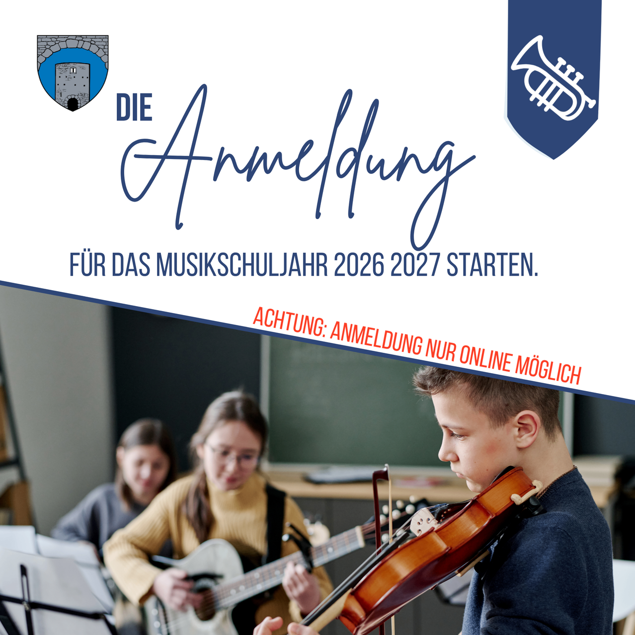 Plakat zur Anmeldung für die Musikschule. Schüler spielen Violine, Gitarre und Trompete. Ein Junge spielt Violine und zwei Mädchen Gitarre. Das Plakat lautet 'Die Anmeldung für das Musikschuljahr 2026/2027 beginnt. Achtung: Anmeldung nur online möglich.'