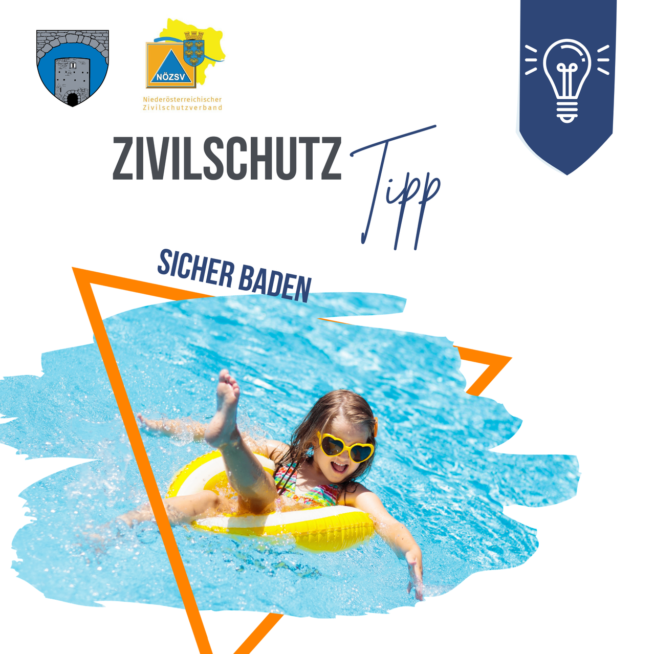 Ein Plakat für den Zivilschutz mit einem Mädchen im Pool, das eine Schwimmweste trägt und die Worte 'Zivilschutz Tipp' und 'Sicher Baden' zeigt.