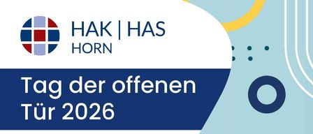 Ein Werbeplakat für die Veranstaltung 'Tag der offenen Tür 2026' mit blau-weißen Grafiken, Logos für CyberHAK, Handelsschule Horn und Wirtschaftsakademie Waldviertel sowie Veranstaltungsdaten und -zeiten.