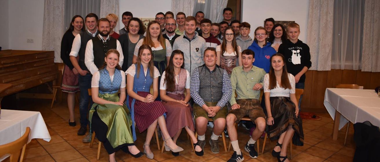 Bild enthält, People, Person, Groupshot, Female, Girl, Teen, Adult, Woman, Shorts, Face