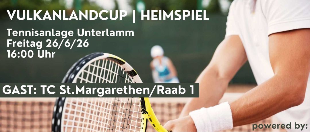 Ein Tennisspieler hält einen Schläger auf einem Tennisplatz. Oben steht 'Landcup Heimspiel' und 'Unterlamm 6/26'. In der rechten unteren Ecke ist eine Werbung für 'Siegel'.