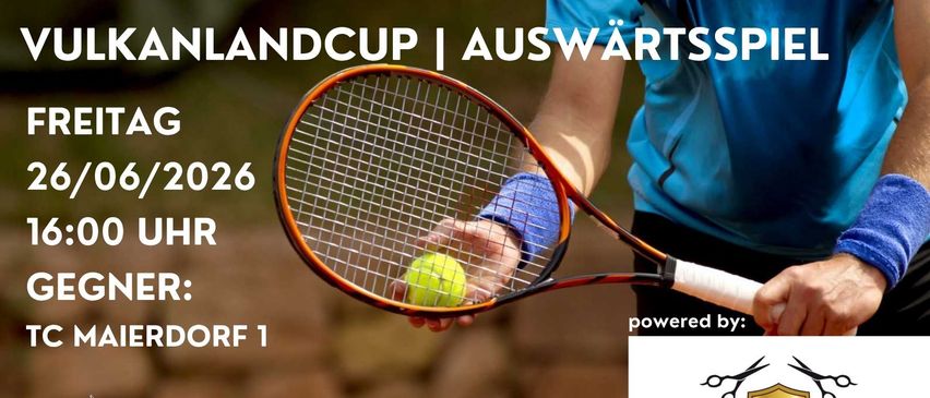 Ein Tennisspieler hält einen Tennisschläger mit einem Ball, mit den Worten 'LANDCUP AUSWÄRTS' darüber und 'powered by' darunter. Der Hintergrund ist verschwommen.