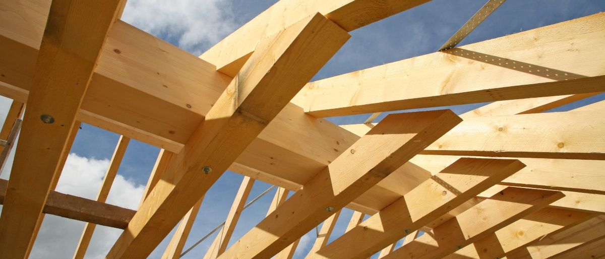 Bild enthält, Wood, Lumber, Plywood, Architecture, Building, House, Housing, Porch, Patio, Pergola