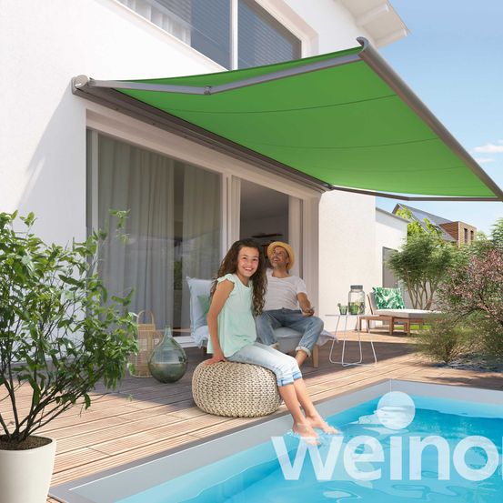 Bild enthält, Awning, Canopy, Female, Girl, Person, Teen, Plant