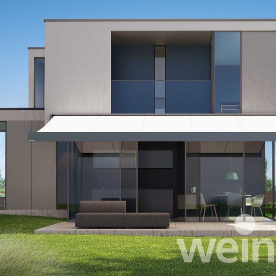 Bild enthält, Building, House, Housing, Villa, Grass, Plant, Awning, Canopy, Chair, Lawn