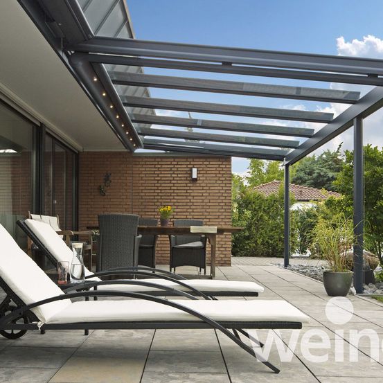 Bild enthält, House, Housing, Patio, Porch, Chair, Furniture, Cup, Plant, Pergola