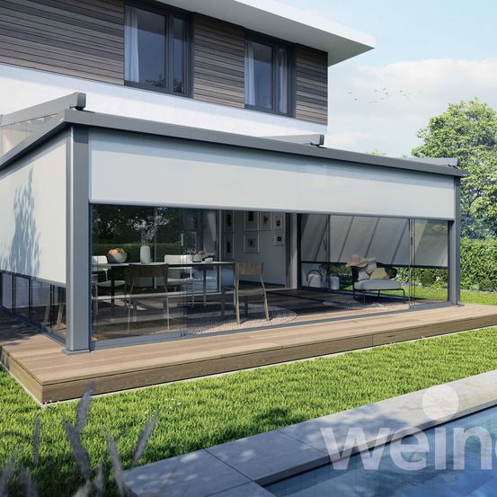 Bild enthält, House, Housing, Villa, Grass, Porch, Deck, Patio, Chair, Interior Design, White Board