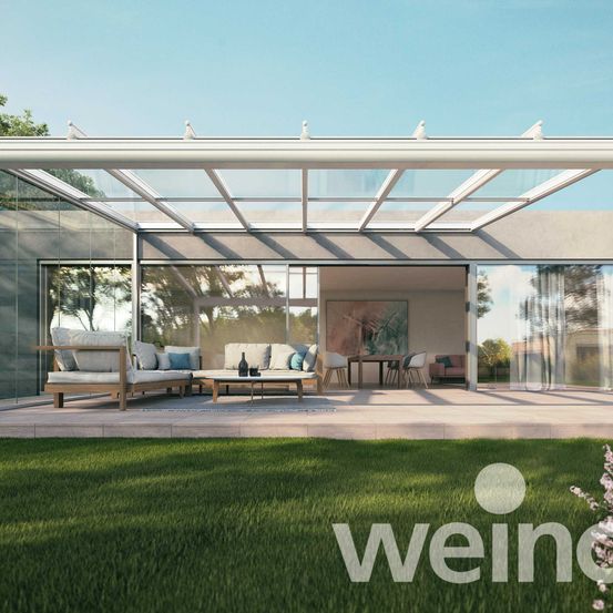 Bild enthält, House, Housing, Porch, Grass, Patio, Pergola, Lawn, Backyard, Chair, Desk