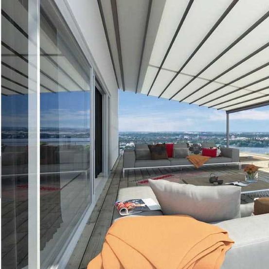 Bild enthält, Architecture, Balcony, Building, Penthouse, Couch, Furniture